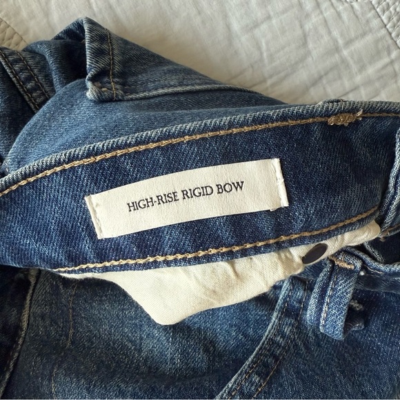 Banana Republic - High Rise Rigid Bow Jean - Medium Wash - Picture 9 of 14